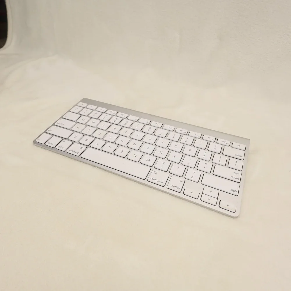 Apple A1314 Wireless Bluetooth Keyboard Silver Aluminum MC184LL/B